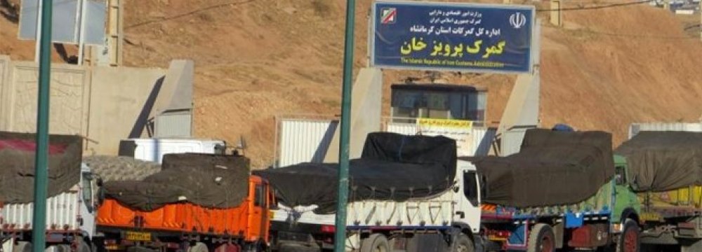 700-800 Trucks Carry Iranian Goods to Iraqi Kurdistan Daily