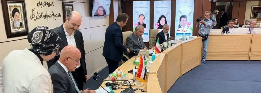Iran, Iraq Sign Health Agreement