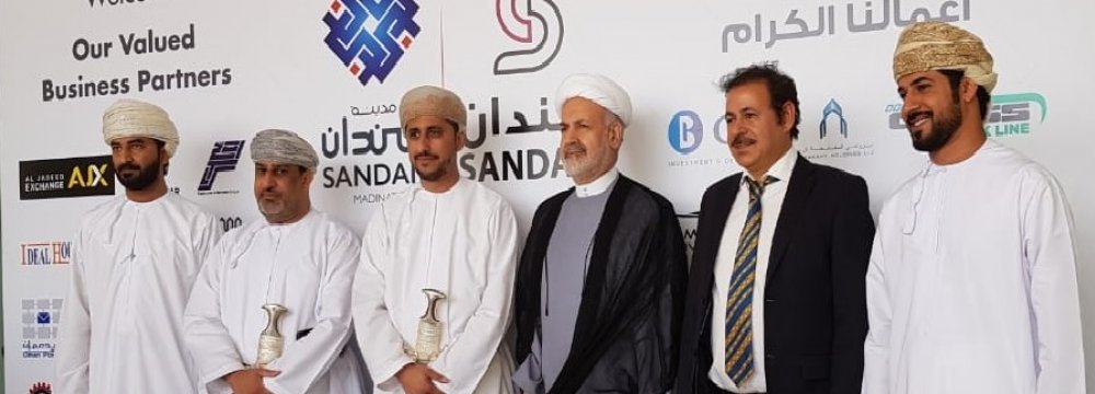40 Iranian Firms Sign Construction Contract in Oman