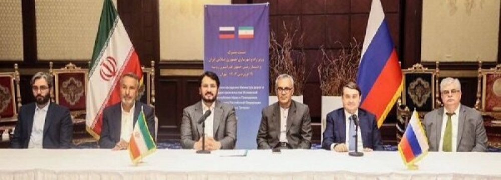 Iran, Russia Explore Caspian Transit Ties