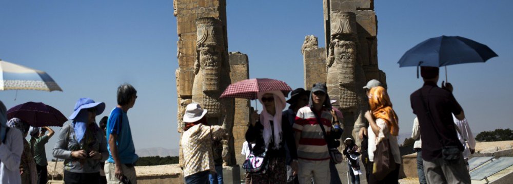 Iran to Woo Chinese Tourists With Visa-Free Entry 