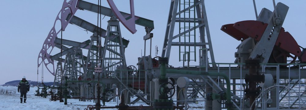 Russia May Speed Up Cuts in Oil Output
