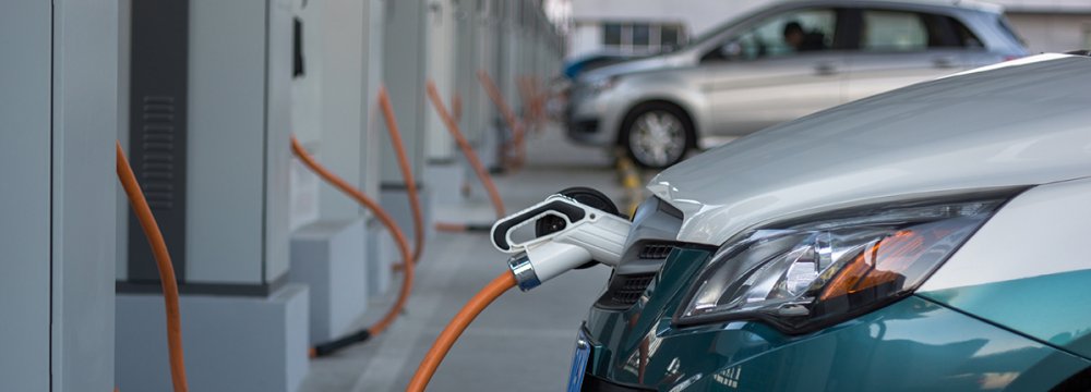 EVs Forecast to Cut 3.5 mbpd  in Crude Oil Demand by 2025