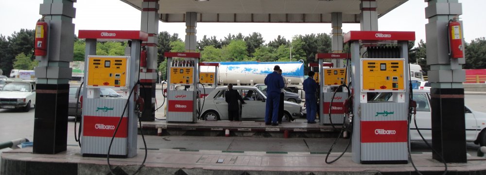 Gasoline Reserves at 1b Liters to Meet Holiday Demand