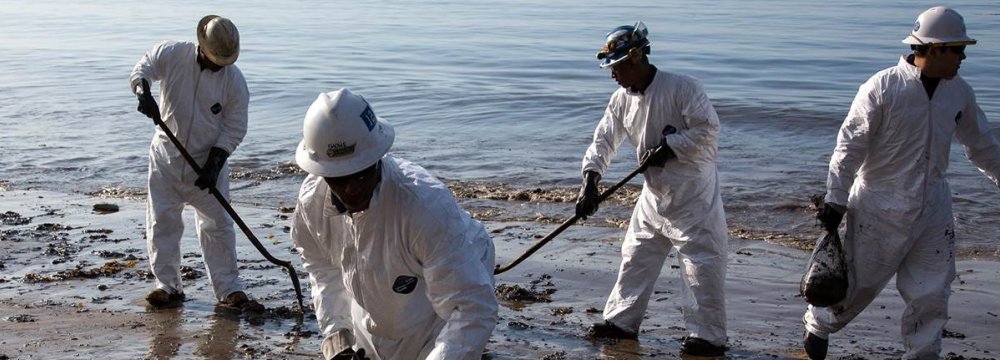 Kuwait Says Crude Spills Contained