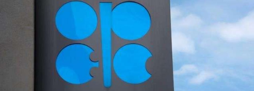 Novak, Falih Reaffirm Deal for Million-Barrel Oil Boost 