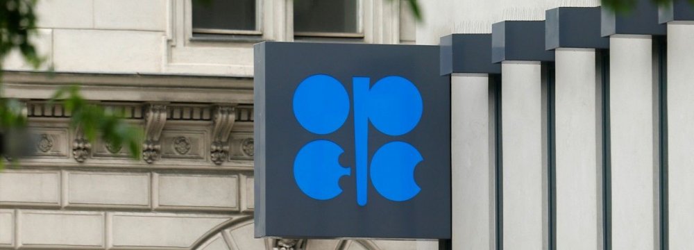 IEA Says OPEC Compliance With Crude Cuts at Lowest