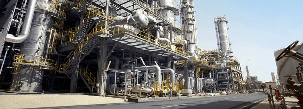 Petrochem Companies in Iran Struggle Against India Restrictions