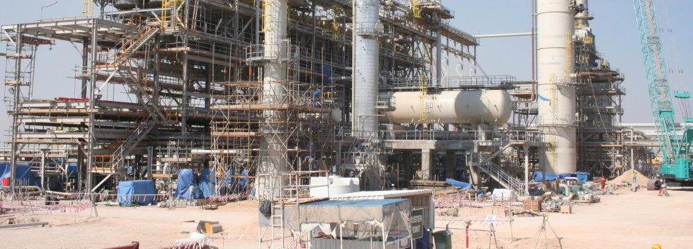 Four petrochemical plants were launched in Asalouyeh on Sunday.