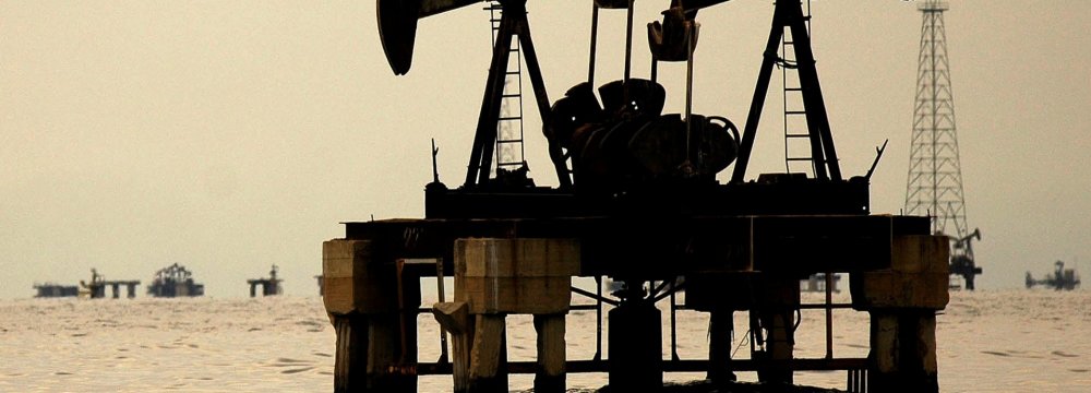 US Crude Oil Little Changed After Losses