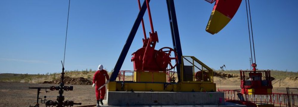 Oil Dips on Concerns Over US-China Trade Dispute