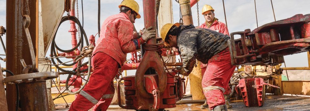 Oil Falls Away From Multi-Year Highs