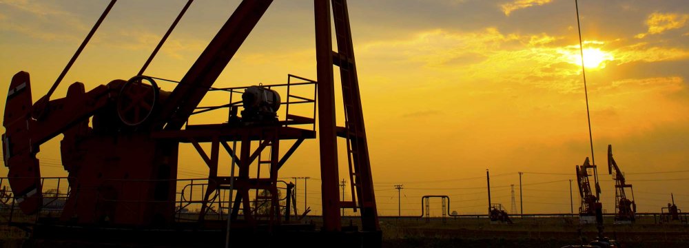 Oil prices are hanging tight as the market remains fundamentally optimistic.