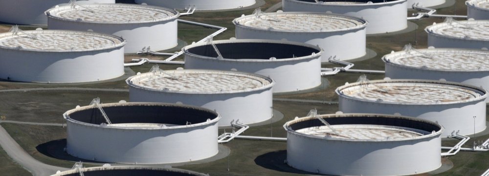 Oil Rises as IEA Sees Higher Demand, Shrinking Stockpiles