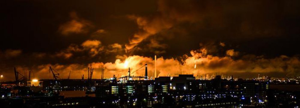 Fire Shuts Down Europe&#039;s Largest Oil Refinery