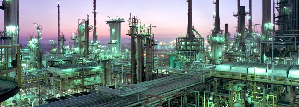 Tehran has signed an agreement with China's Sinopec for reconditioning Abadan Oil Refinery.
