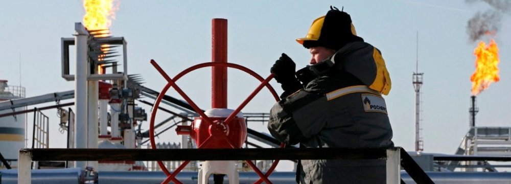 Russia May Lift Crude Output if Supply Cut Deal Lapses