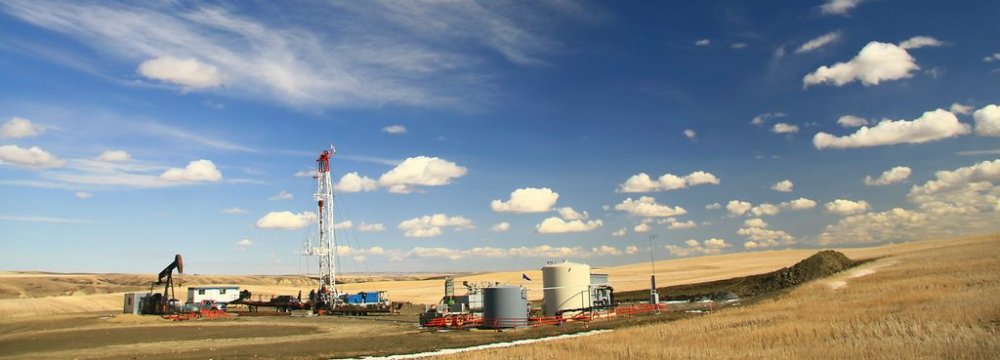 Poles Looking to Extract Crude in Kermanshah