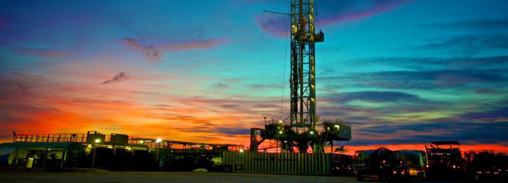 US Crude, Gas Output Highest in Decades