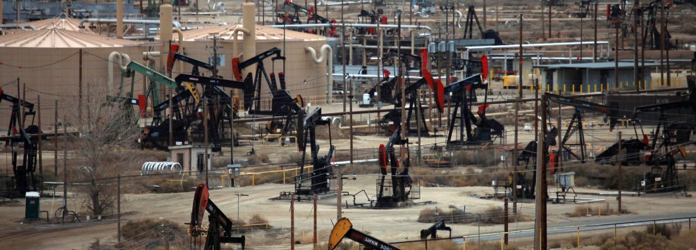 US Shale Investors Await Oil Payoff