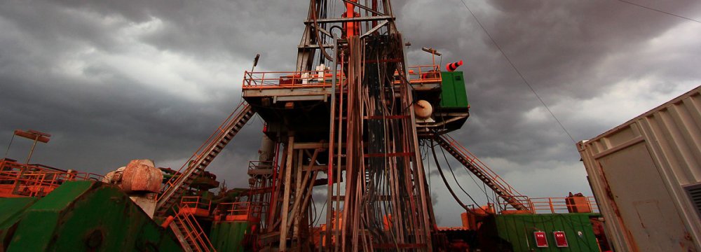 Zanganeh: OPEC Members Not Allowed to Pump Above Target