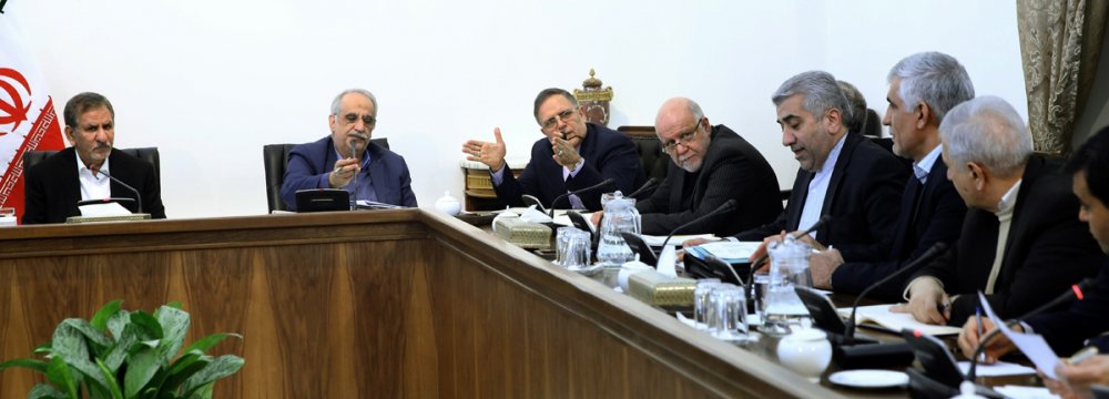 First Vice President Es’haq Jahangiri (L) announced that since the signing of the nuclear deal, Iran has finalized $12 billion in foreign finance during a meeting on Jan. 29. 