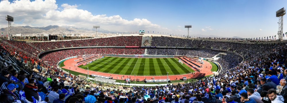 Iran's 2 Main Football Clubs to Float Controlling Stakes 