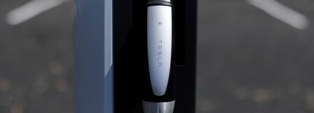 GM Embraces Tesla's EV Charging System