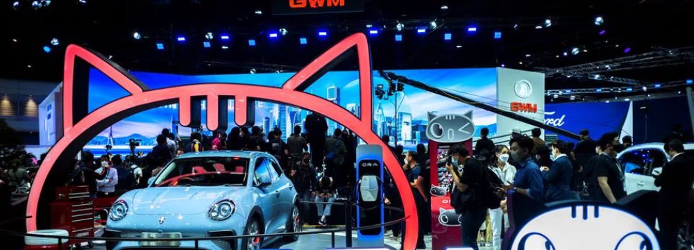 Mercedes-Benz to Adopt Tesla’s EV  Charging Standard in North America