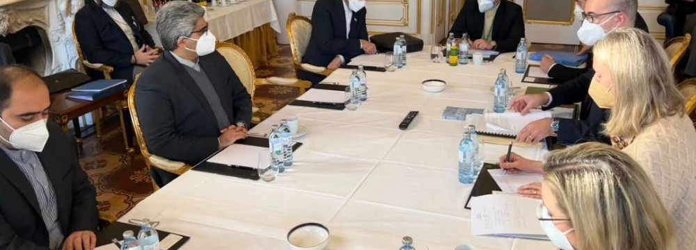 Baqeri, European Negotiators Meet to Advance Nuclear Talks