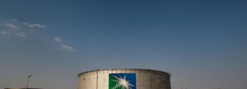 11 US Senators Want Saudis to Cut Crude Oil Production