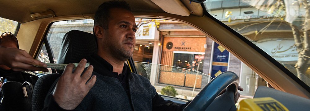 Tehran's Taxi Rides Go Cashless to Curtail COVID-19 Spread