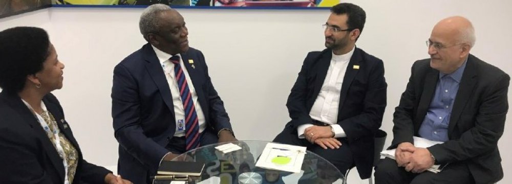 Iran’s Telecoms Minister Mohammad Javad Azari Jahromi (2nd R) and his South African counterpart Siyabonga Cwele (2nd L) met on September 27 in Busan, South Korea.