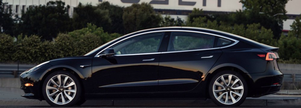 Tesla Eases Cash Concerns With Promise of Model 3 Progress