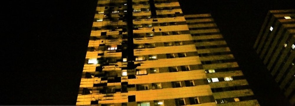 Firemen Save High-Rise in Western Tehran From Blaze