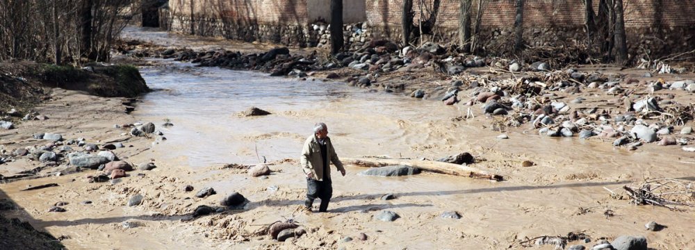 21 Dead, 30 Missing in Flash Floods in Western Regions