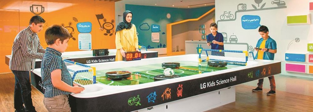 LG Opens Science Hall for Kids in Tehran