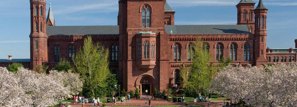 Smithsonian Tries to Remain Open Despite Government Shutdown