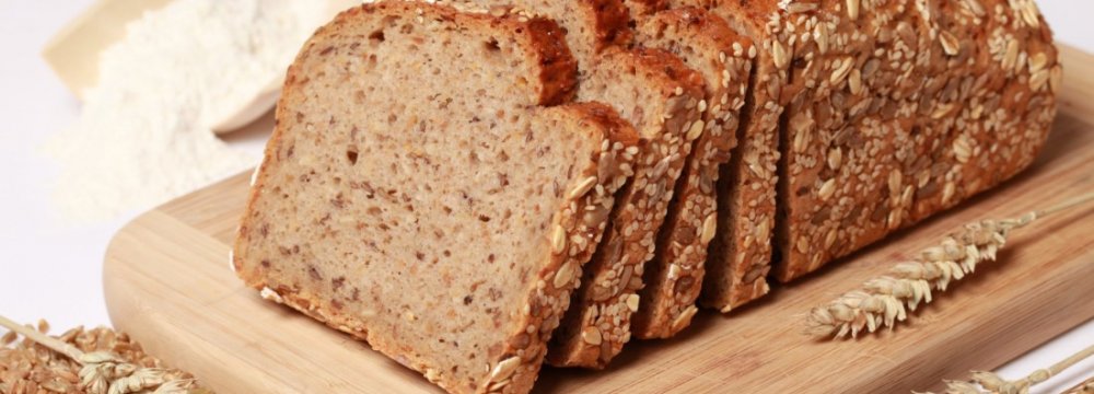 Participants who consumed whole grains lost almost an extra 100 calories per day than the participants who consumed refined grains without much fiber.