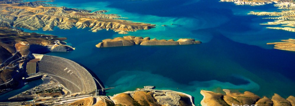 Ataturk Dam's reservoir has a capacity of 48 billion cubic meters.