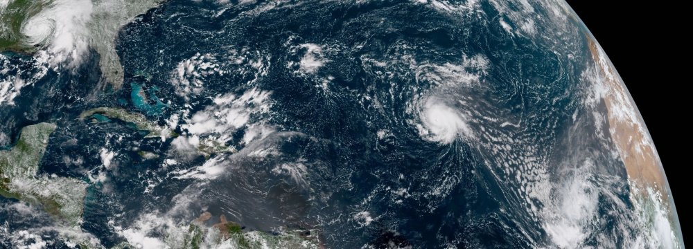 The center of the hurricane approached the southeastern coast of the US on Thursday.