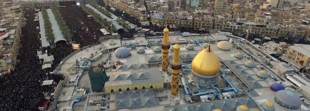 An aerial view shows Shia pilgrims gathering at the shrines of Hazrat Abbas ibn Ali (PBUH) in the foreground and Imam Hussain (PBUH) in the background. (Photo: AFP)