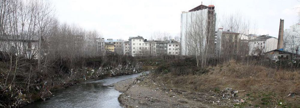 Rasht&#039;s Polluted Rivers Suffer From Neglect, Lack of Funds