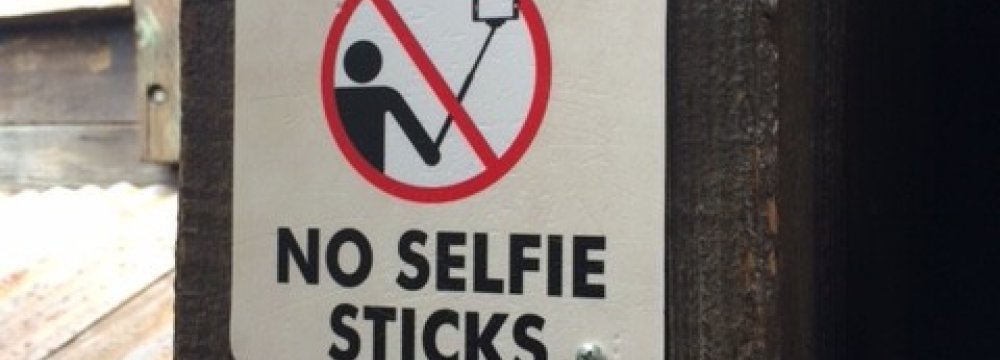 Selfie Stick Ban in Museums Denied