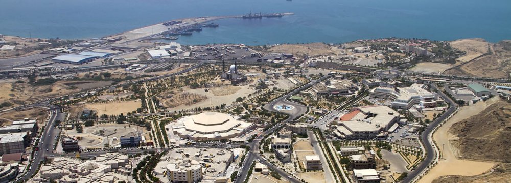 At the farthest southeastern point of Sistan-Baluchestan stands the city of Chabahar, a free trade zone.