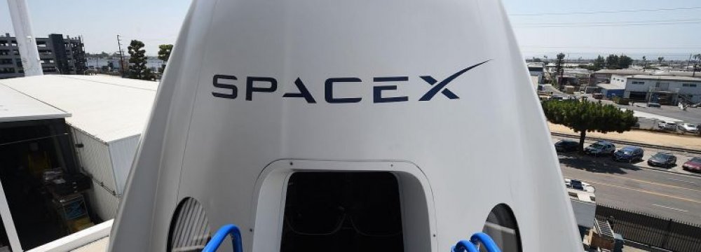 SpaceX Announces New Plan to Send Tourist Around Moon