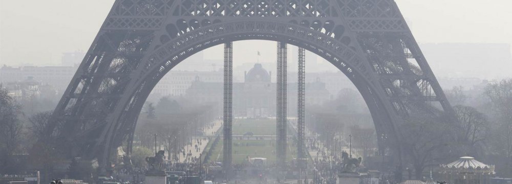 The plaintiff’s lawyer says 48,000 people die in France due to air pollution.