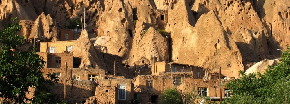 Naqsh-e Rostam Relics Secured Against Defects, Erosion