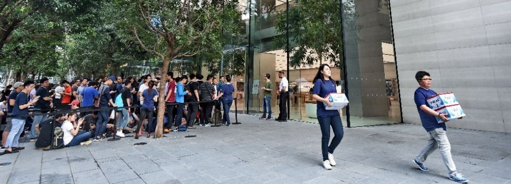 Apple Opens First Official Store in Southeast Asia