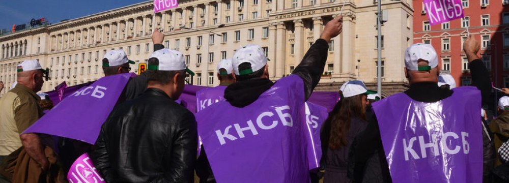 Bulgarians Rally for Higher Wages